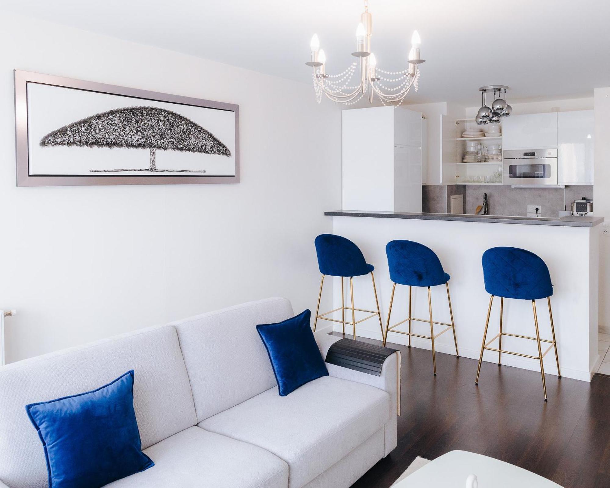 Luxueux, Neuf & Equipe A Versailles, * Saint-Cyr-l'Ecole