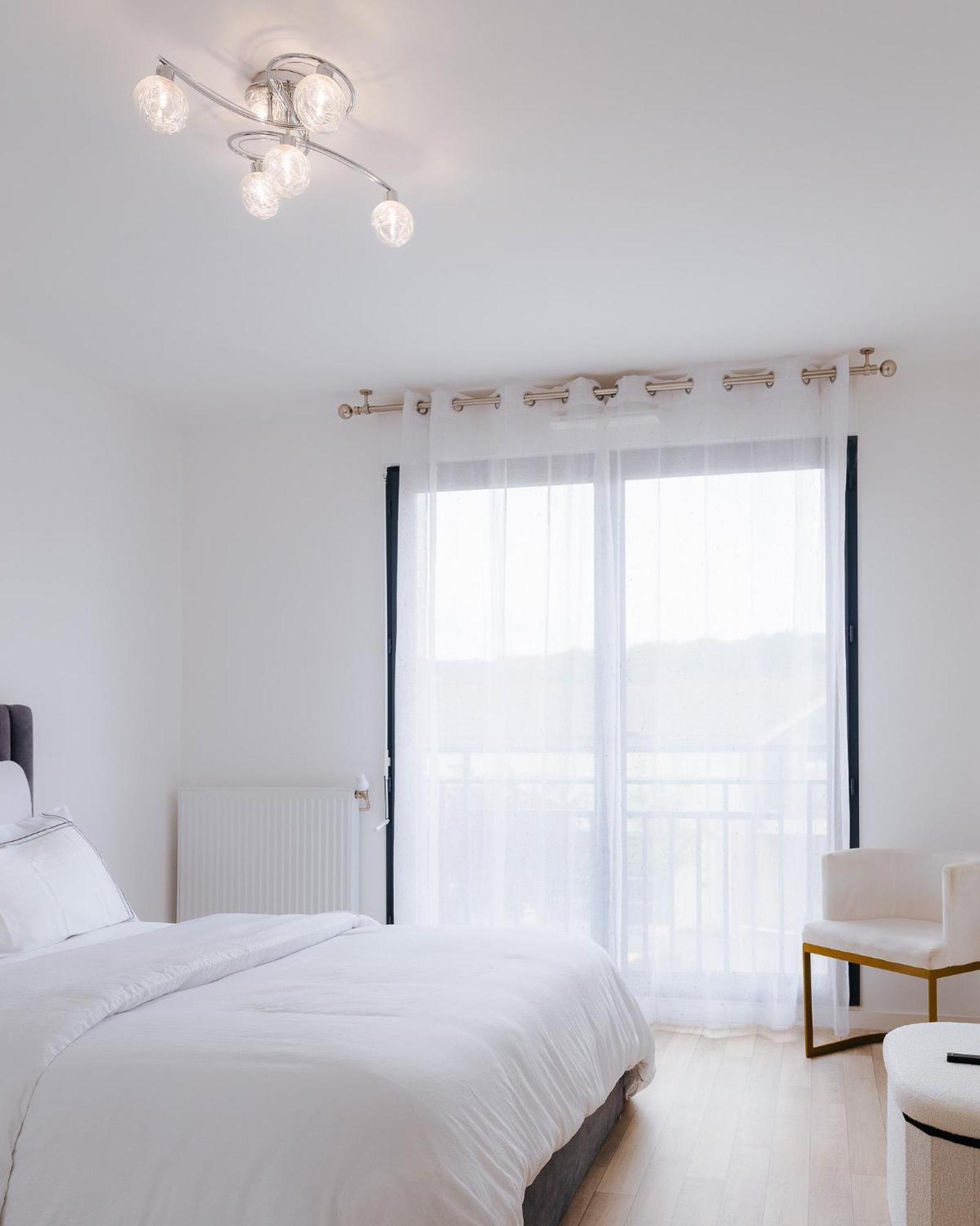 Luxueux, Neuf & Equipe A Versailles,
