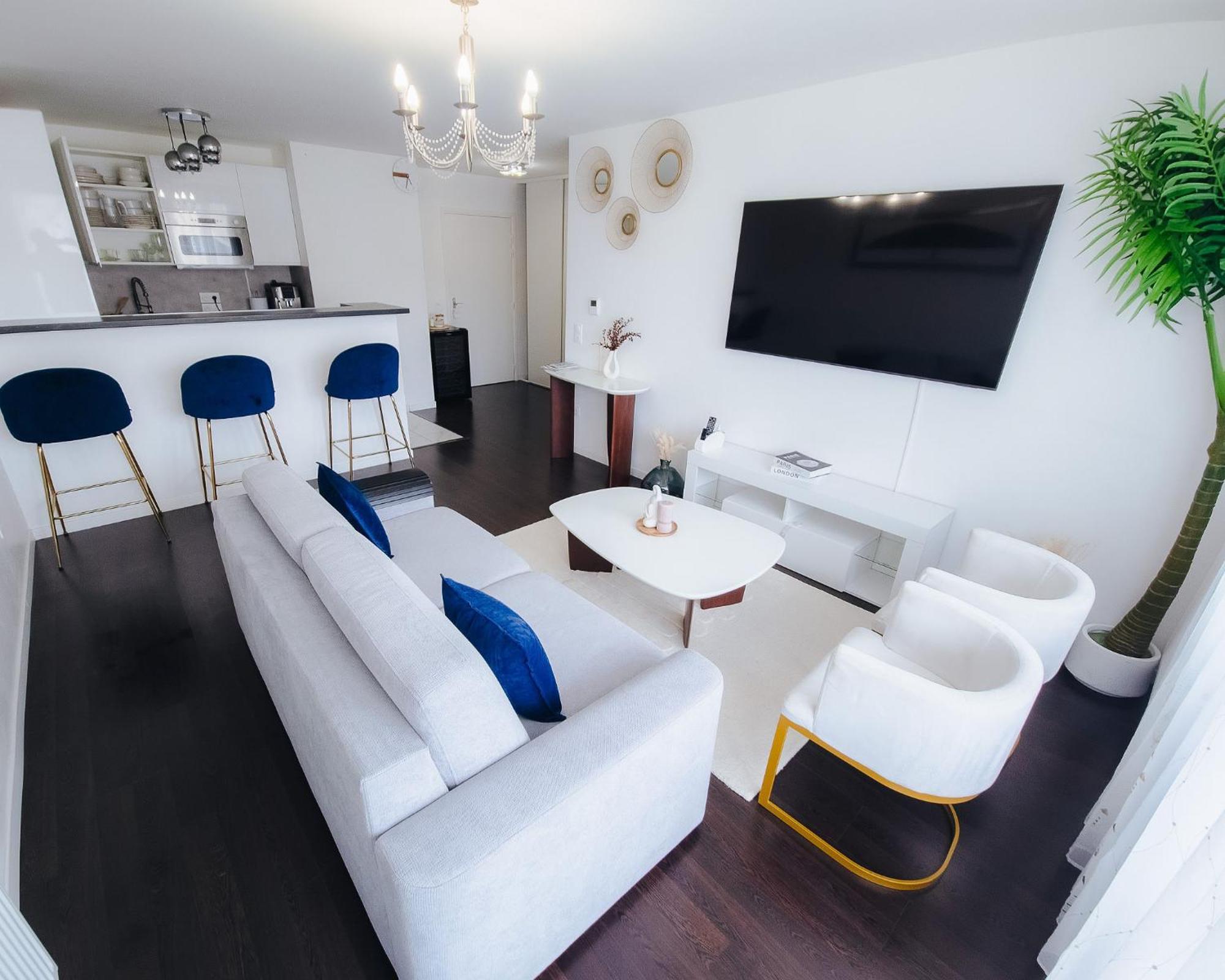 Luxueux, Neuf & Equipe A Versailles,
